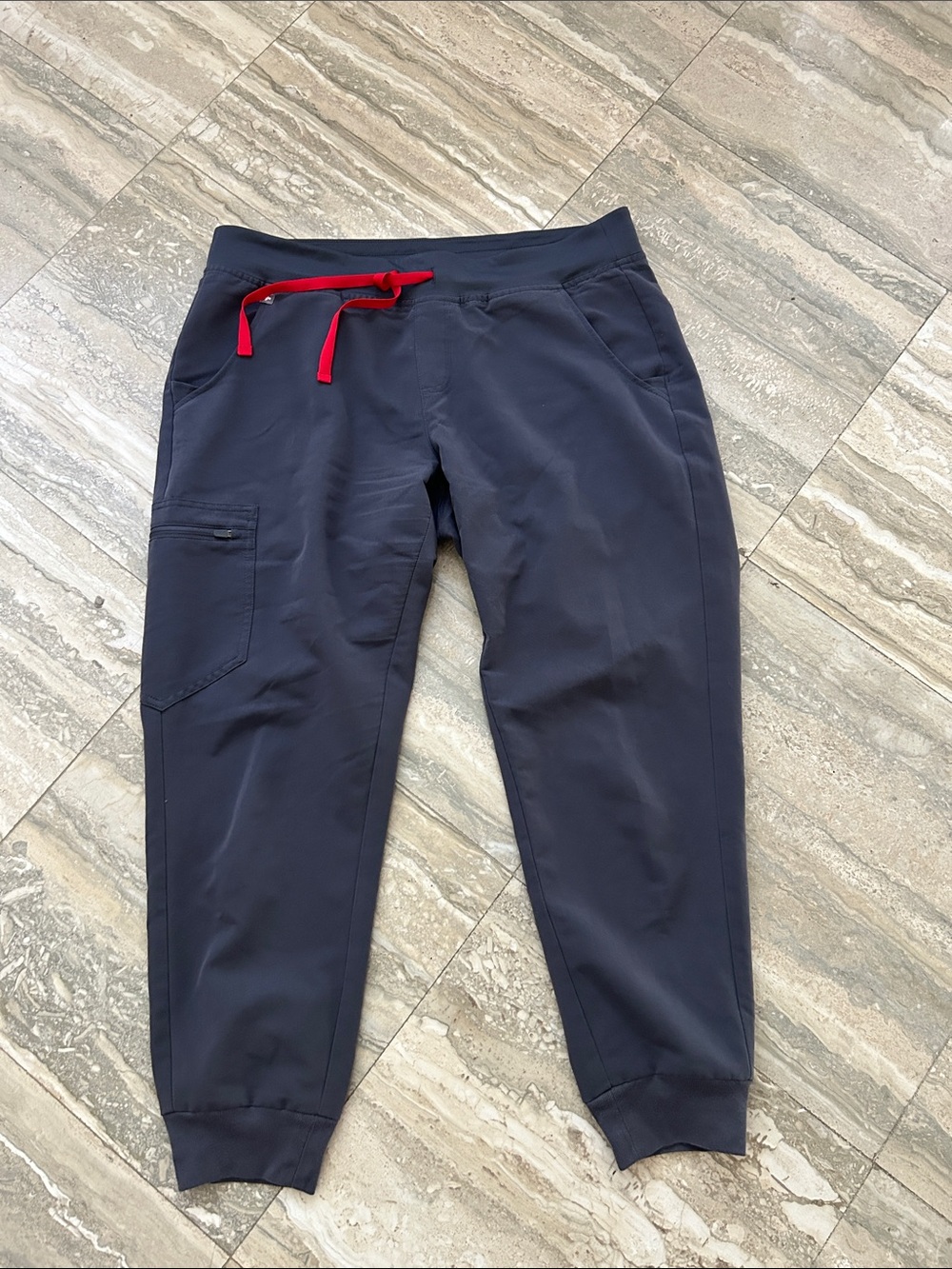 Figs charcoal Women's Zamora Jogger Scrub Pant size large petite
